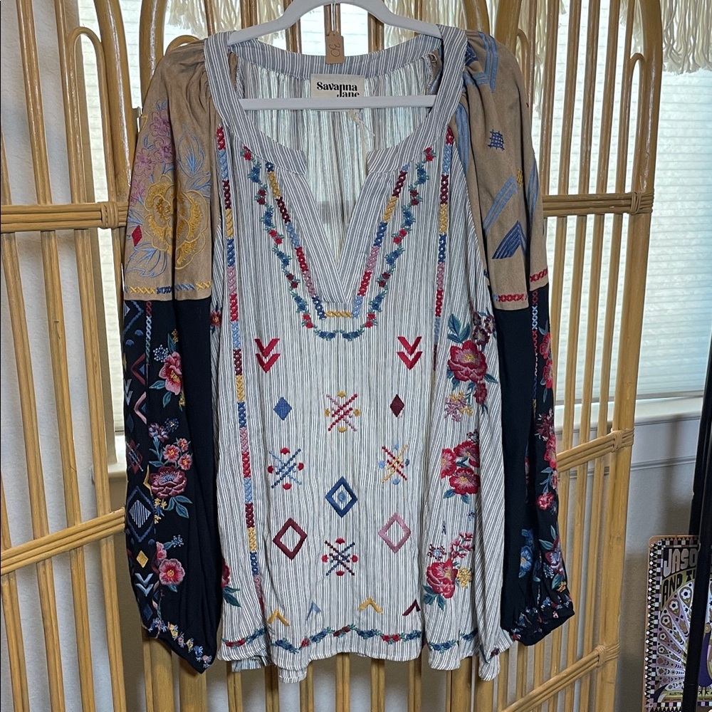 Savanna Jane Women's Multicolor Embroidered Top